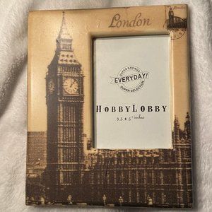 NWOT Hobby Lobby Faux Marble Travel London Big Ben Unique Picture Frame